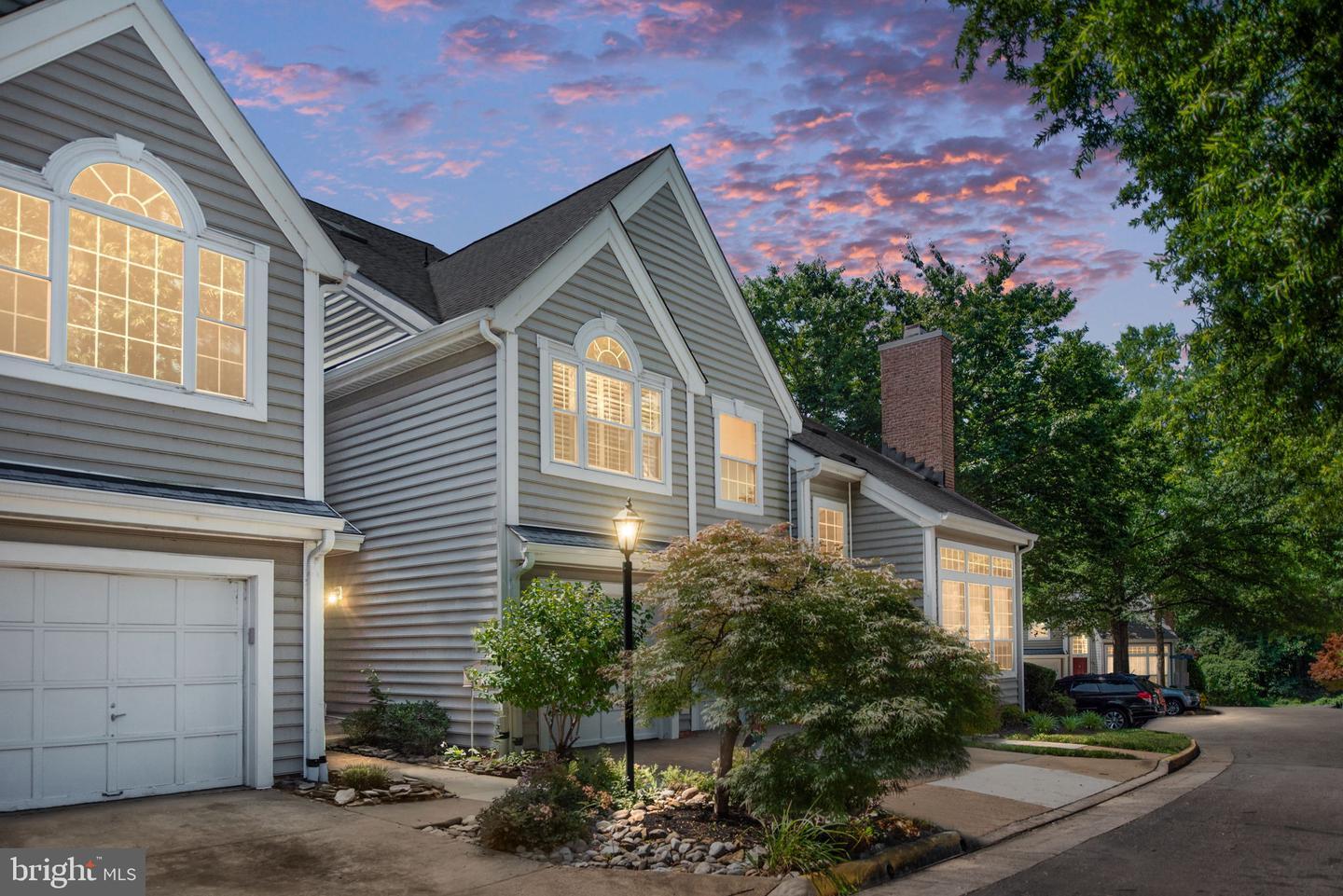 Property Photo: 426 Fortress Way VA 22125