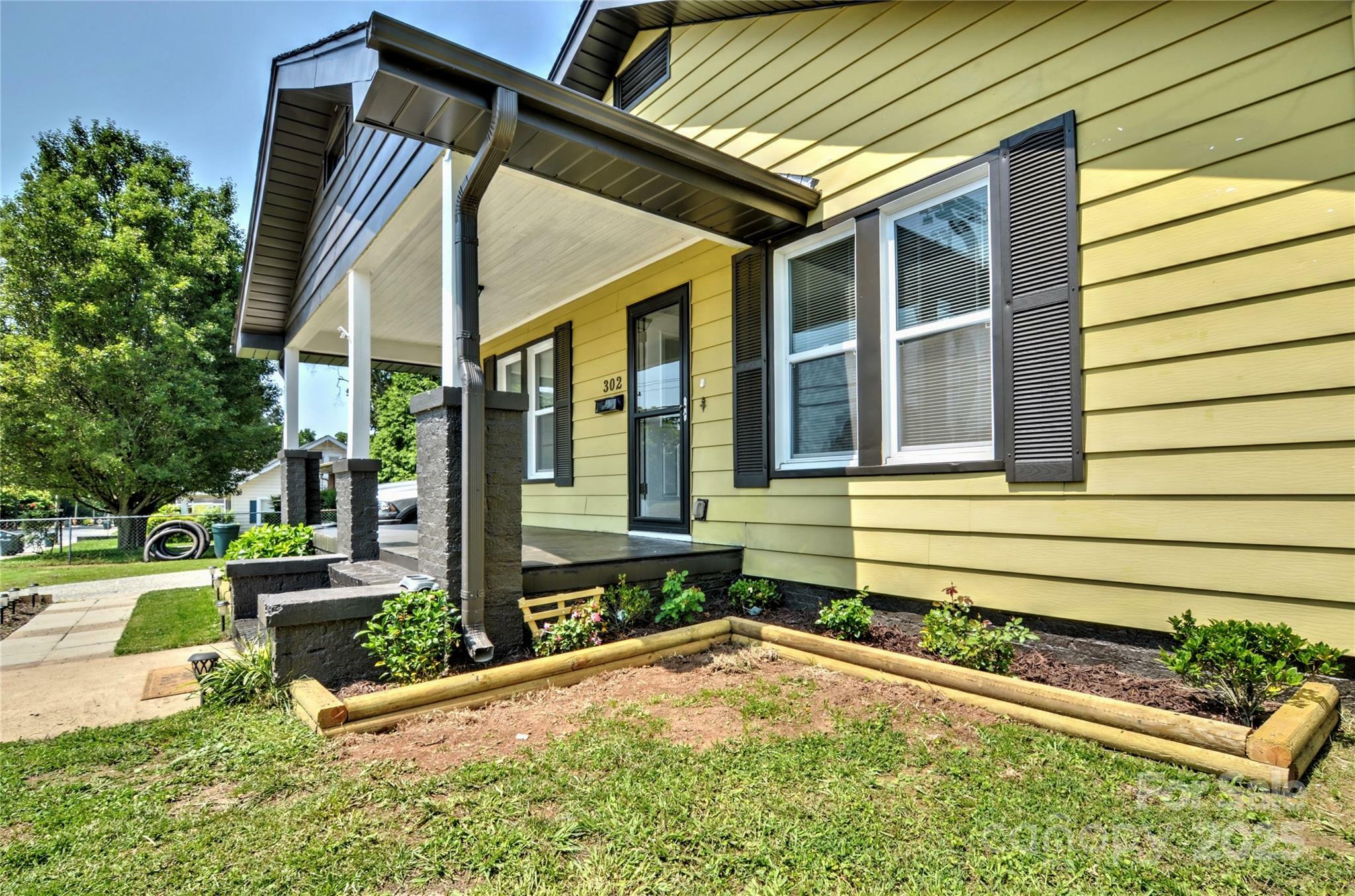 Property Photo: 302 Griffith Road NC 28112