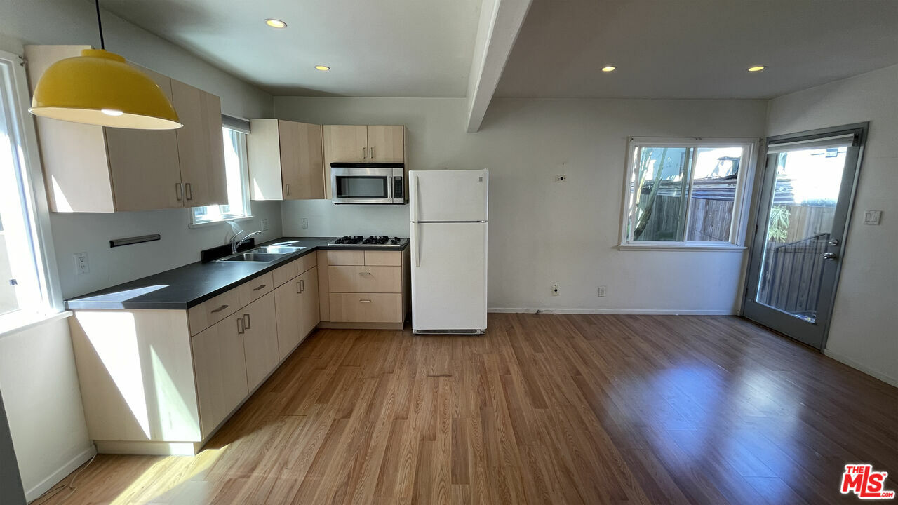 Property Photo: 732 Washington Blvd CA 90292