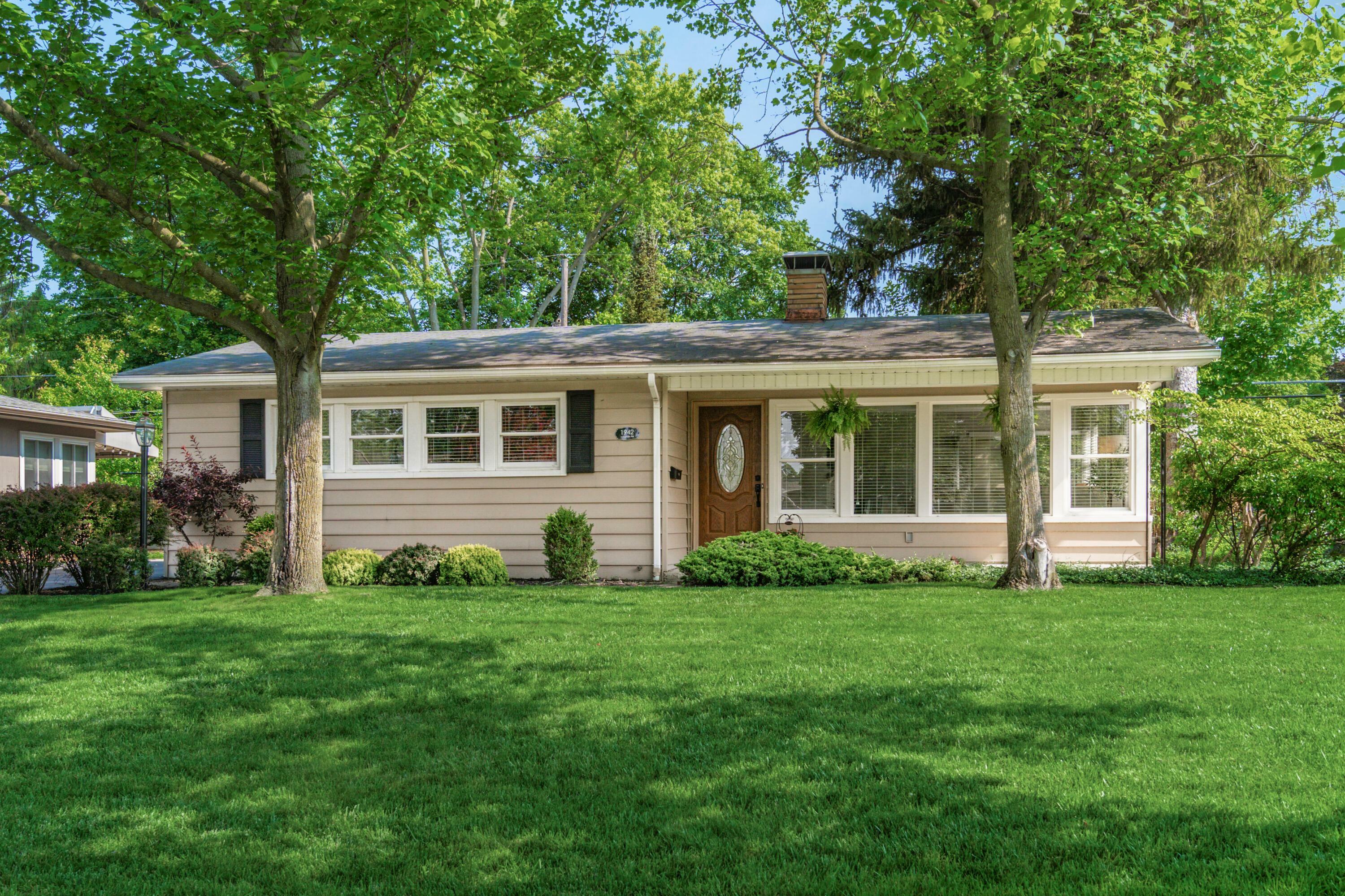 Property Photo: 1942 Langham Road OH 43221