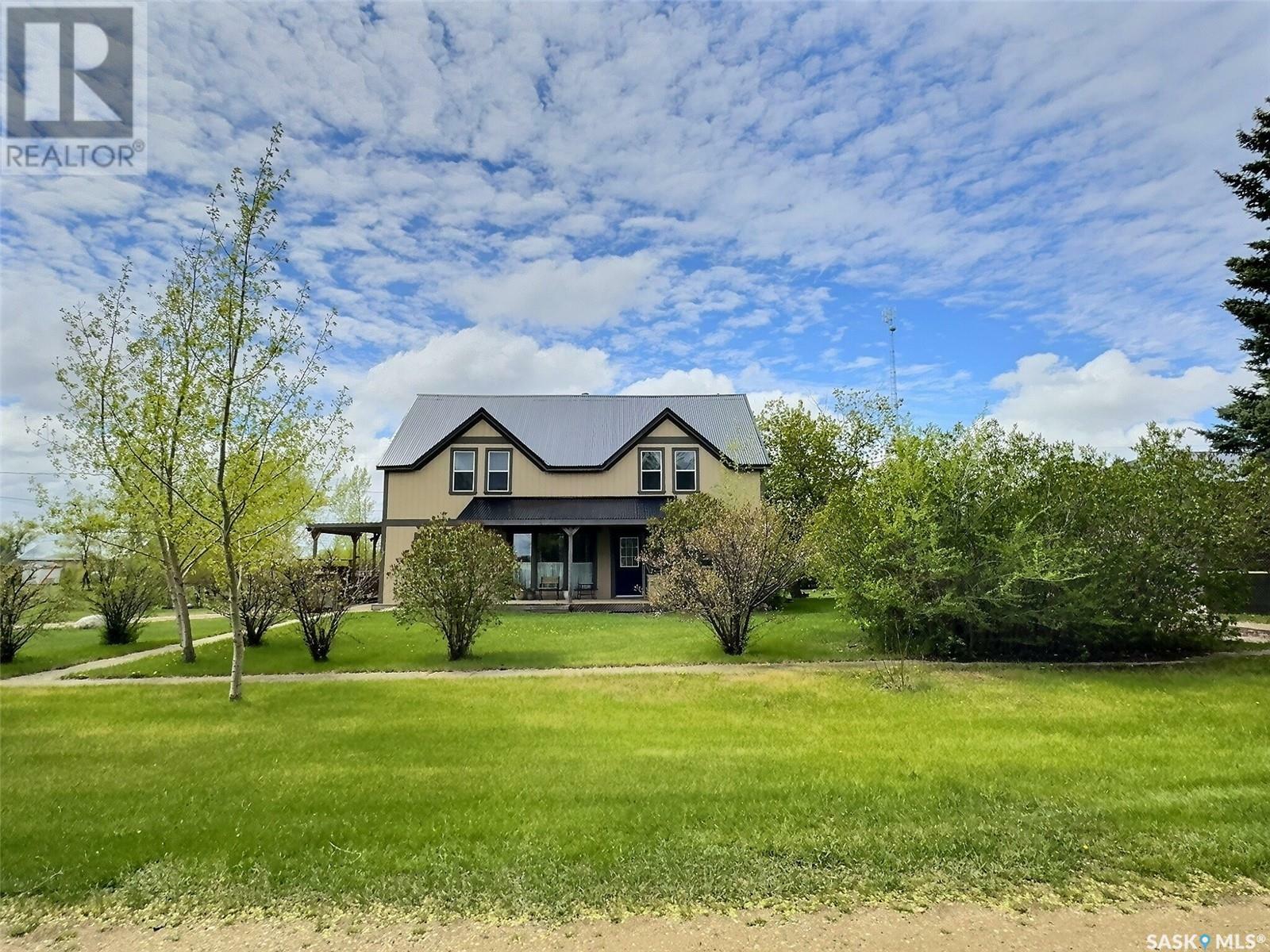 Property Photo: 423 Laurier Street SK S0C 0X0