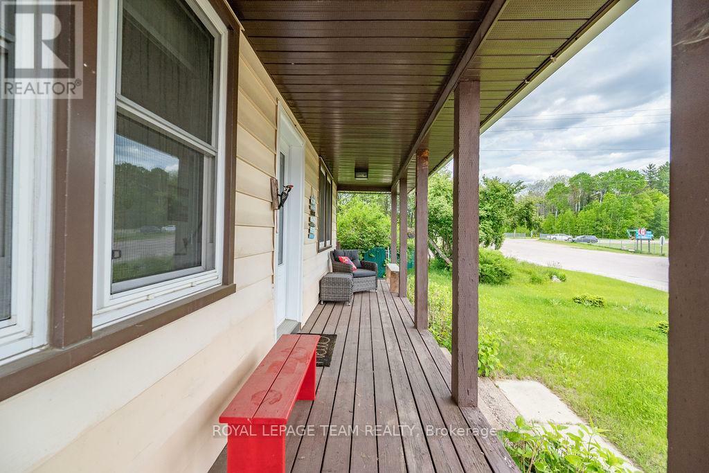 Property Photo: 1009 Lake Street ON K0J 2J0
