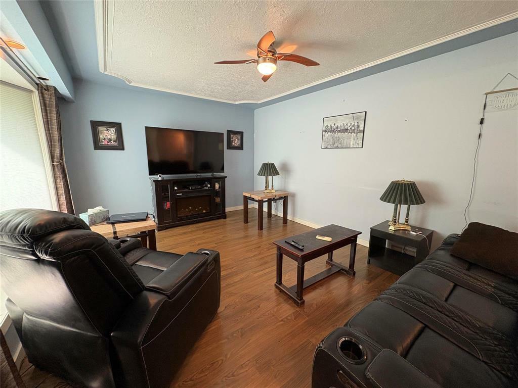 Property Photo: 214 6th Avenue Southeast MB R7N 2C9