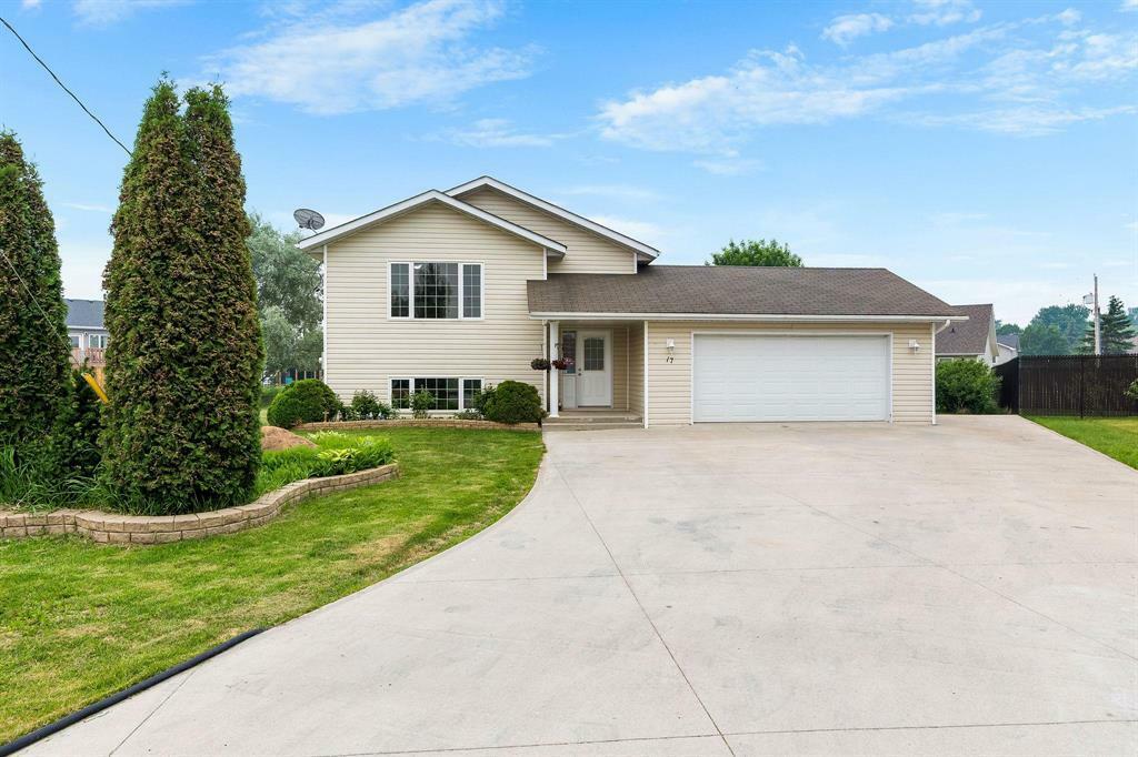 17 Linden Place  Mitchell MB R5G 2J3 photo