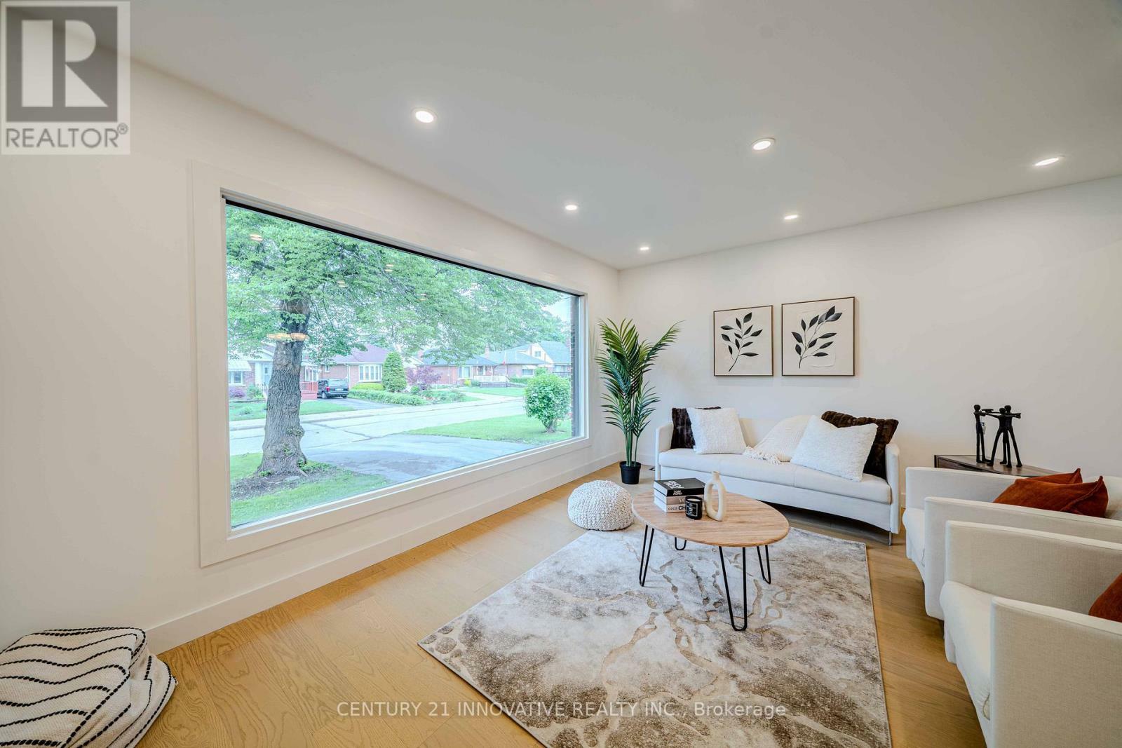 Property Photo: 94 Lynvalley Crescent ON M1R 2V4