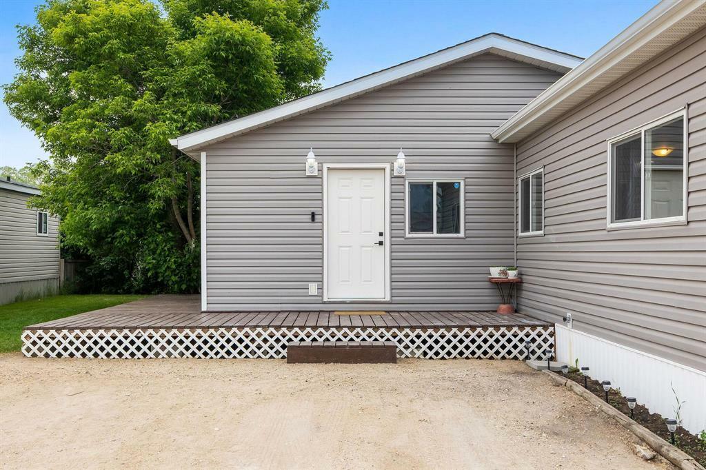 Property Photo: 32 Cottonwood Trailer Court MB R0A 0R0
