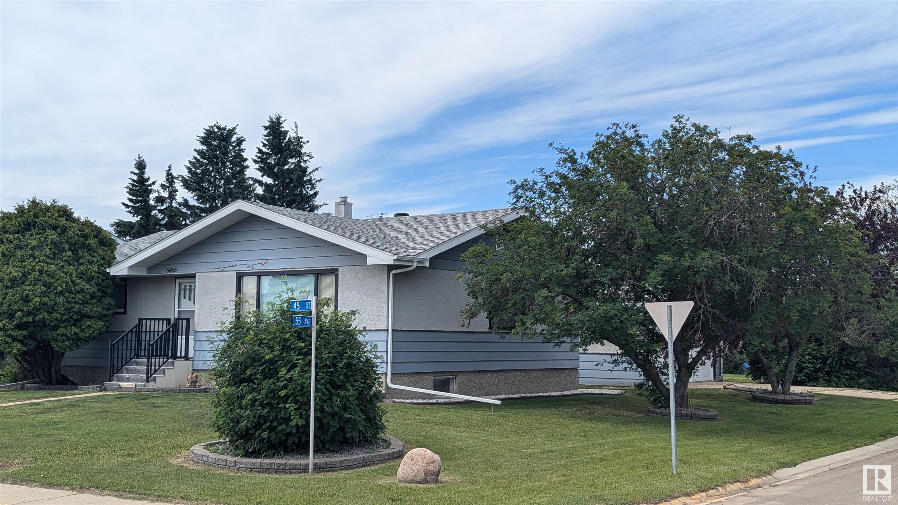Photo de la propriété: 5466 45 Street AB T9C 1C9