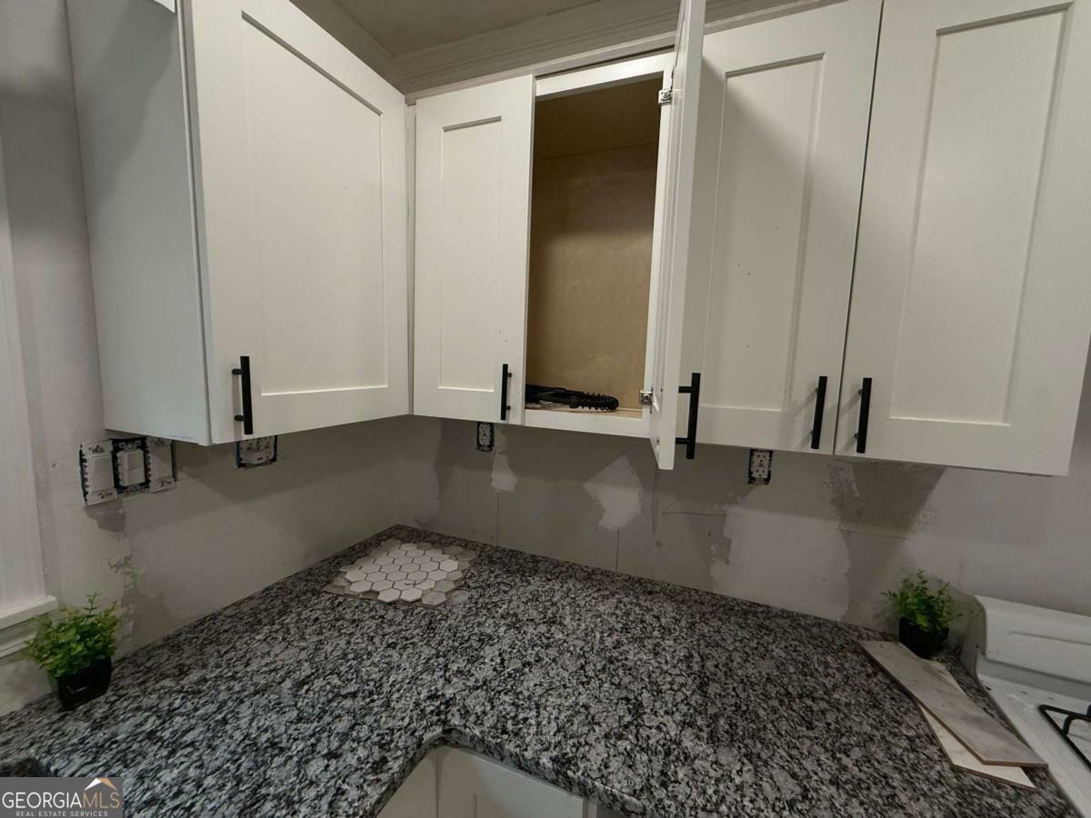 Property Photo: 186 W Lake Drive NW GA 30314