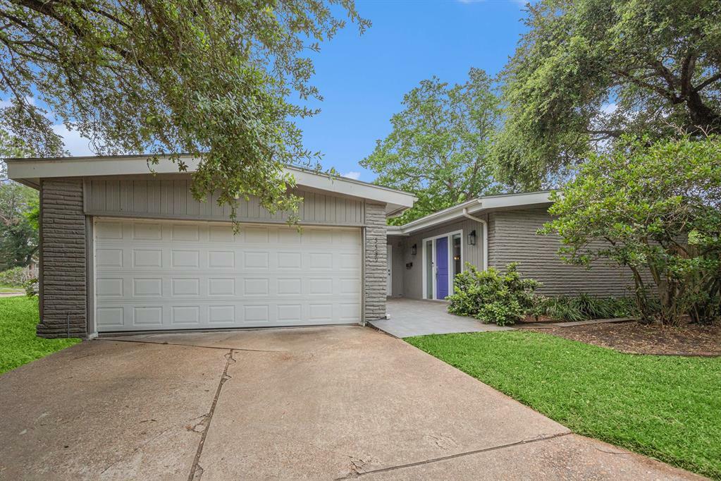 Property Photo: 5539 Indigo Street TX 77096