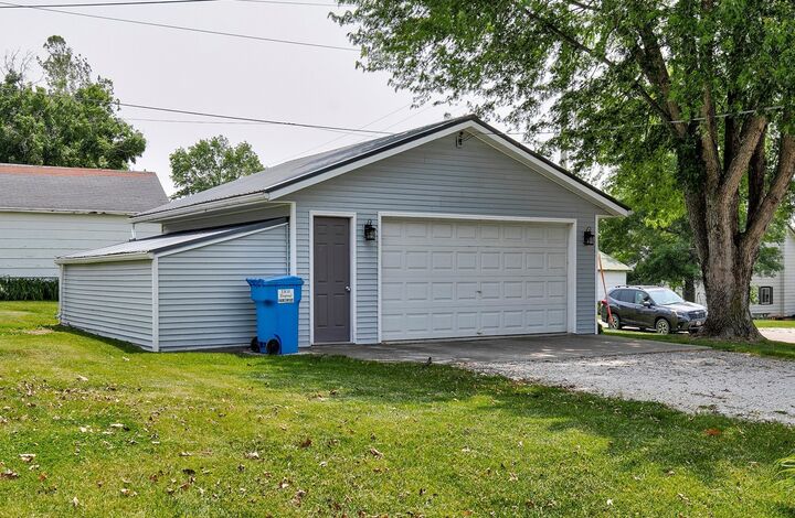 Property Photo: 105 E Lacona Street IA 50139