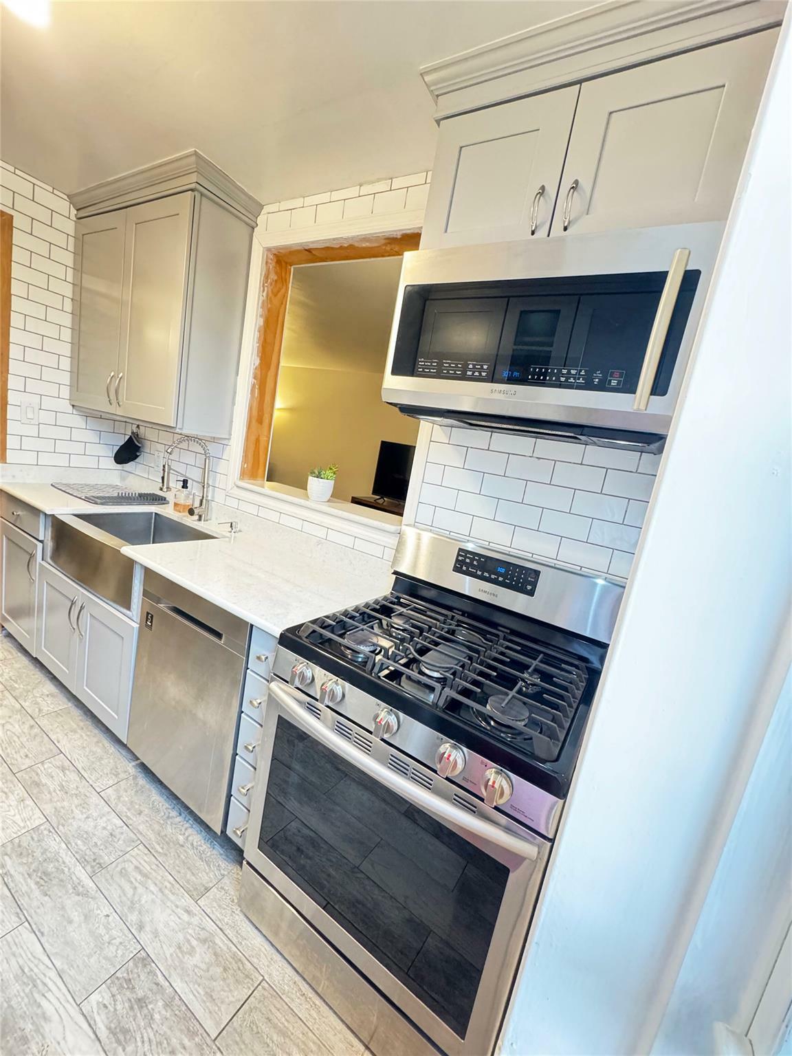 Property Photo: 1475 Thieriot Avenue 6E NY 10460