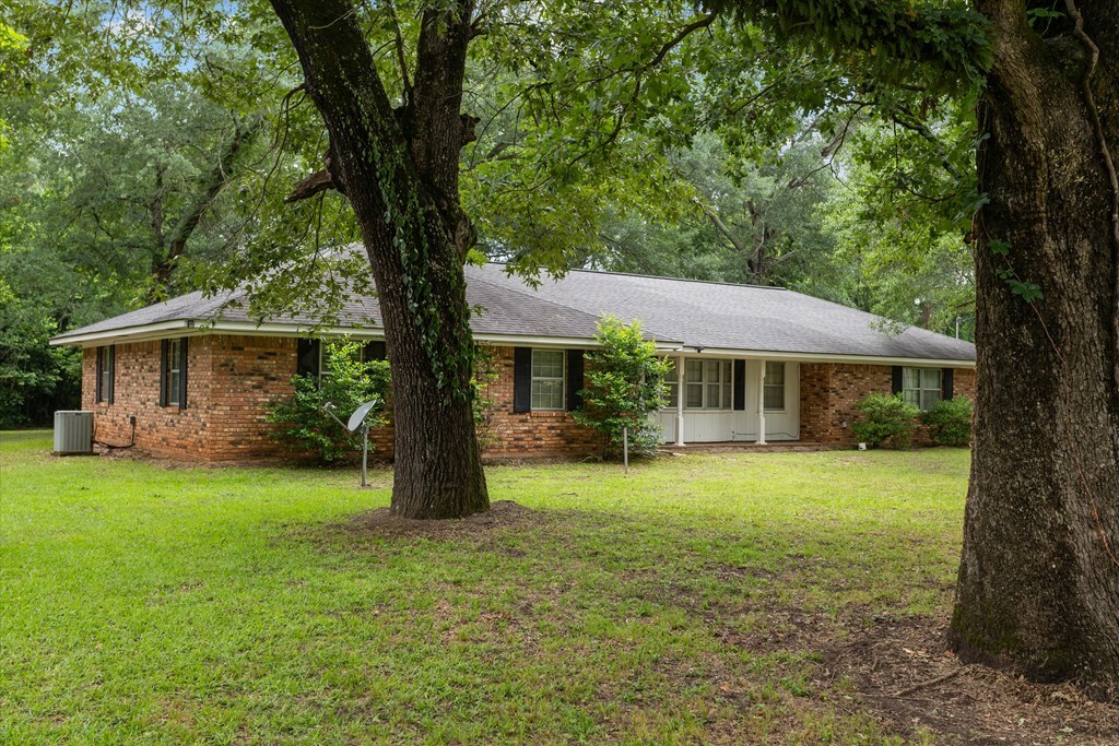 Property Photo: 232 S Sanders Street TX 75964