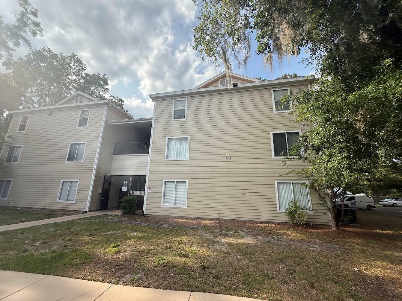 Property Photo:  3800 SW 20th Avenue 611  FL 32607 