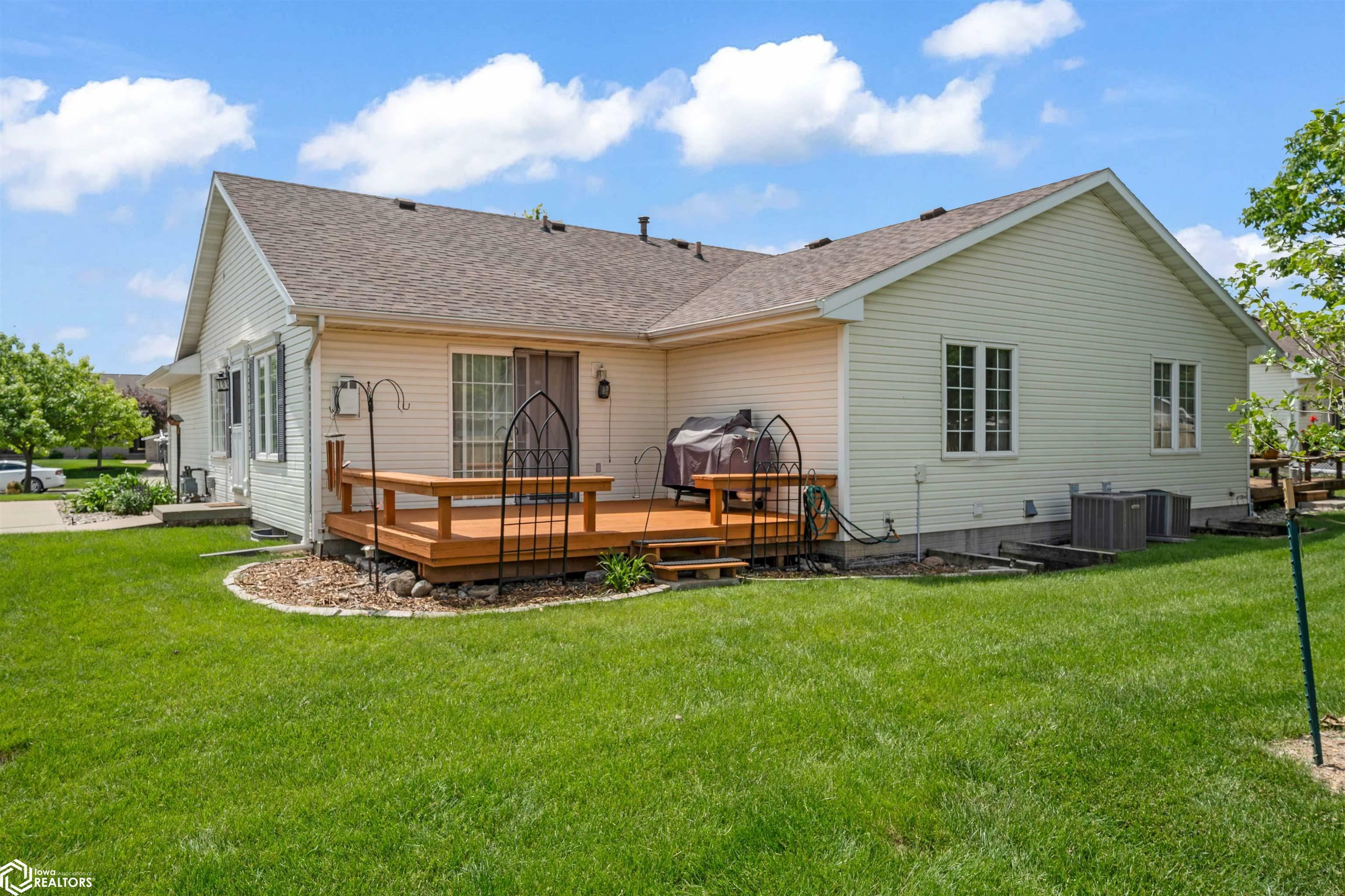 Property Photo: 810 NE 5th Street IA 50021