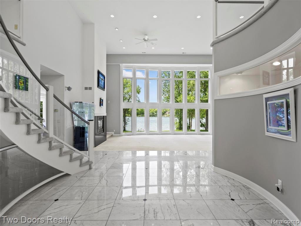 Property Photo:  532 Shrewsbury Drive  MI 48348 3672 