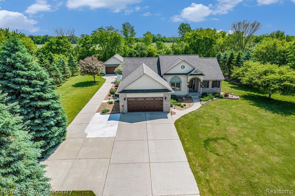 Property Photo:  13096 Grant Circle  MI 48420 8100 