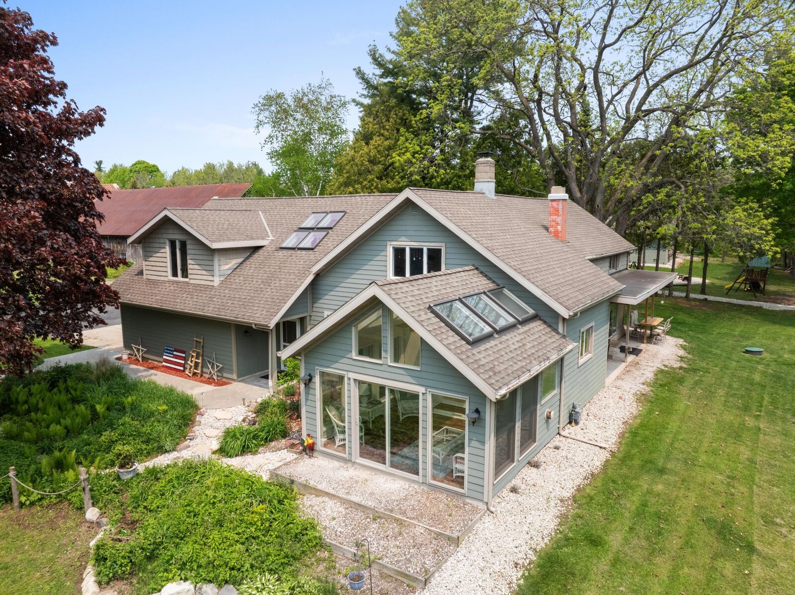 Property Photo: 4014 Maplewood Rd WI 54241