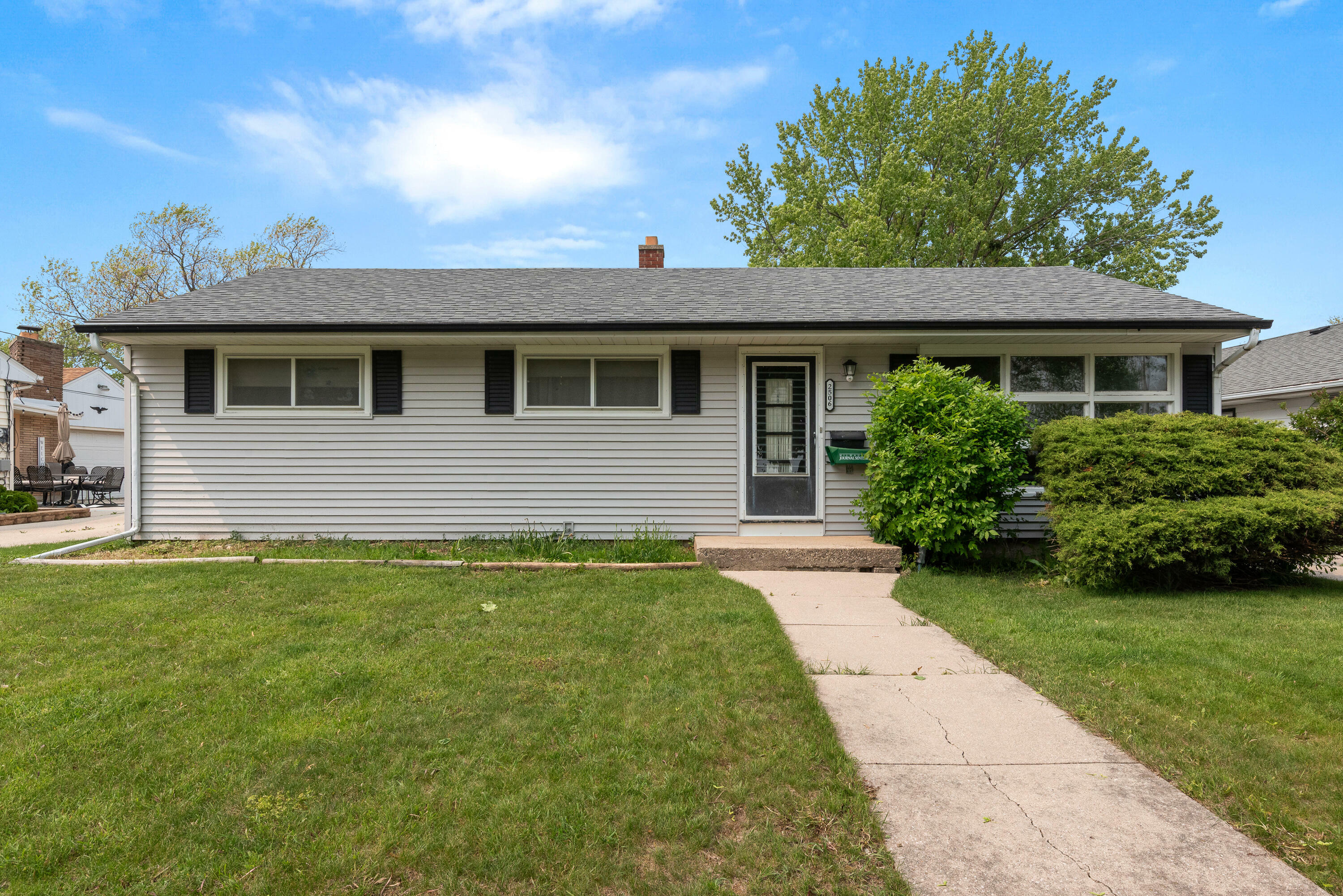 Property Photo: 2506 W Whitaker Ave WI 53221