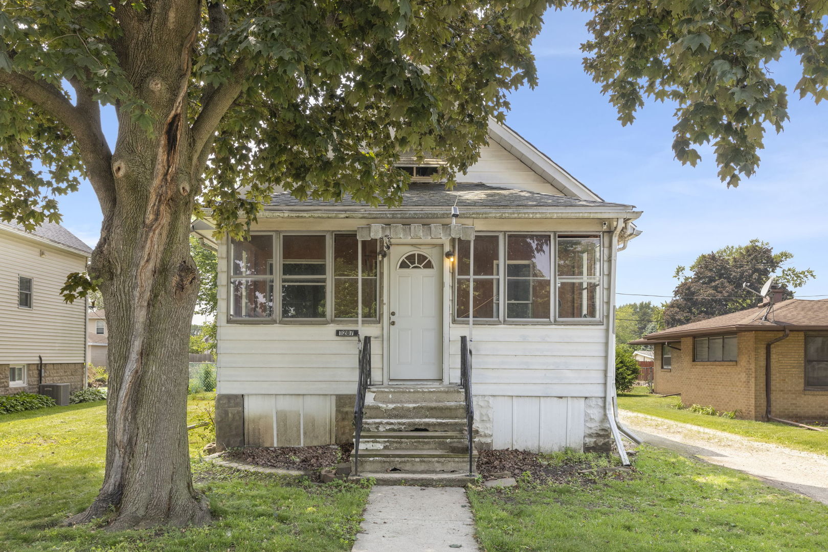 Property Photo: 1207 Oakland Avenue IL 60435