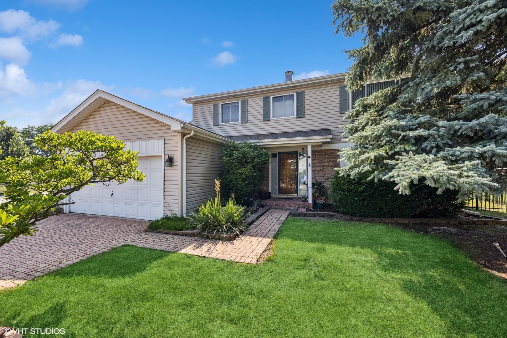 Property Photo: 2040 Downing Street IL 60148
