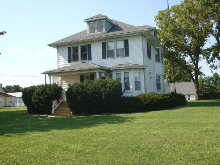 Property Photo: 1698 E 1000 N Road IL 60953