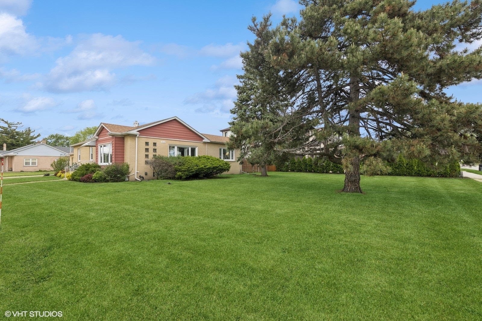 Property Photo: 5112 N Canfield Avenue IL 60706