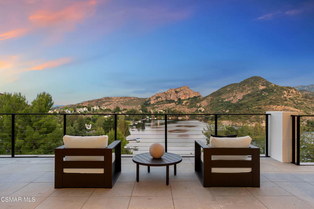 Property Photo:  461 Lake Sherwood Drive  CA 91361 