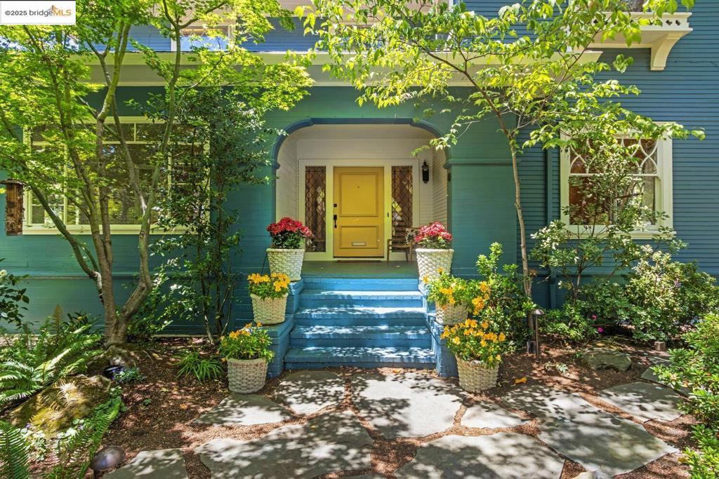 Property Photo: 765 University Ave CA 94301