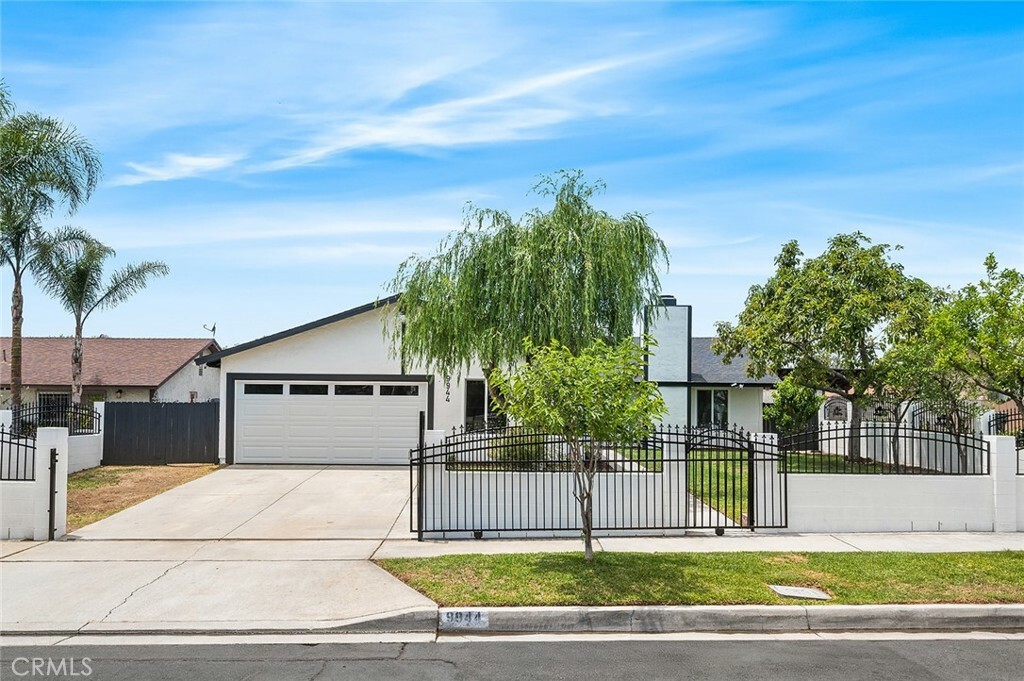 Property Photo:  9944 Poplar Avenue  CA 92335 