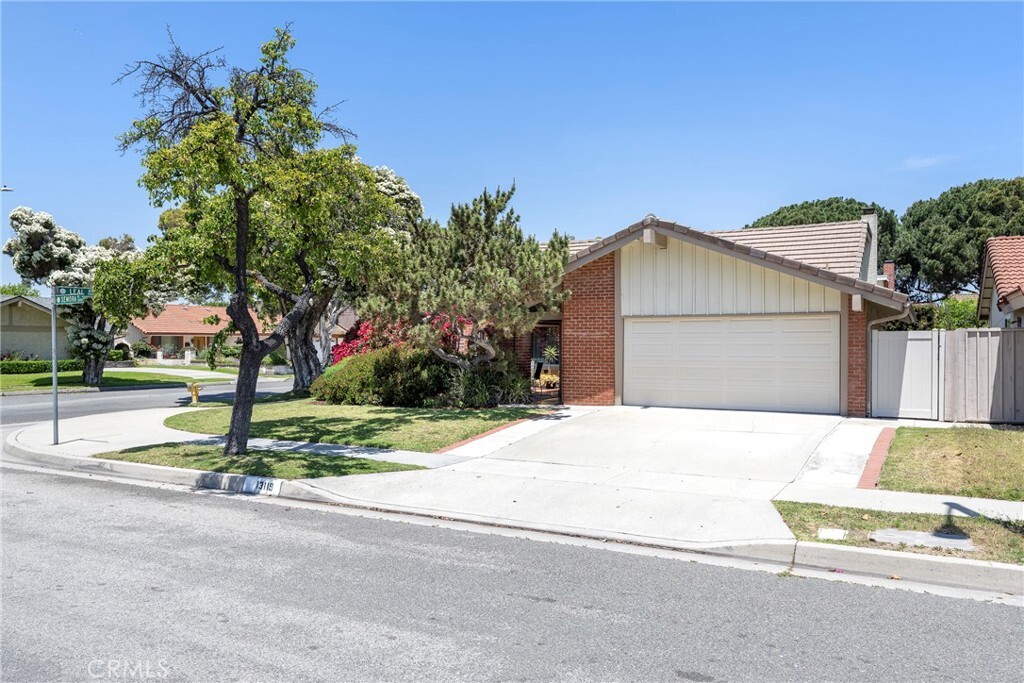Property Photo: 13119 Semora Place CA 90703