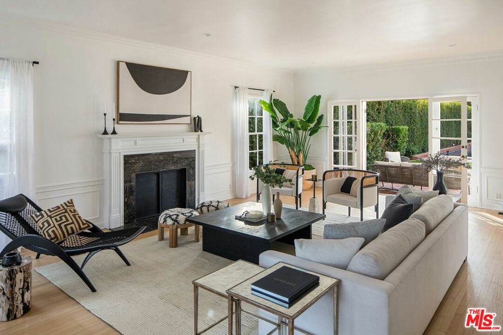 Property Photo:  625 N Sierra Drive  CA 90210 