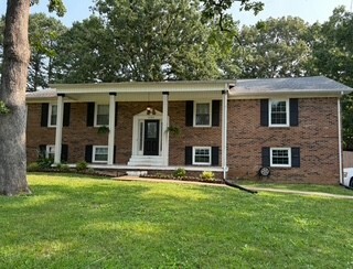 Property Photo: 1704 Deer Hollow Dr W TN 38464