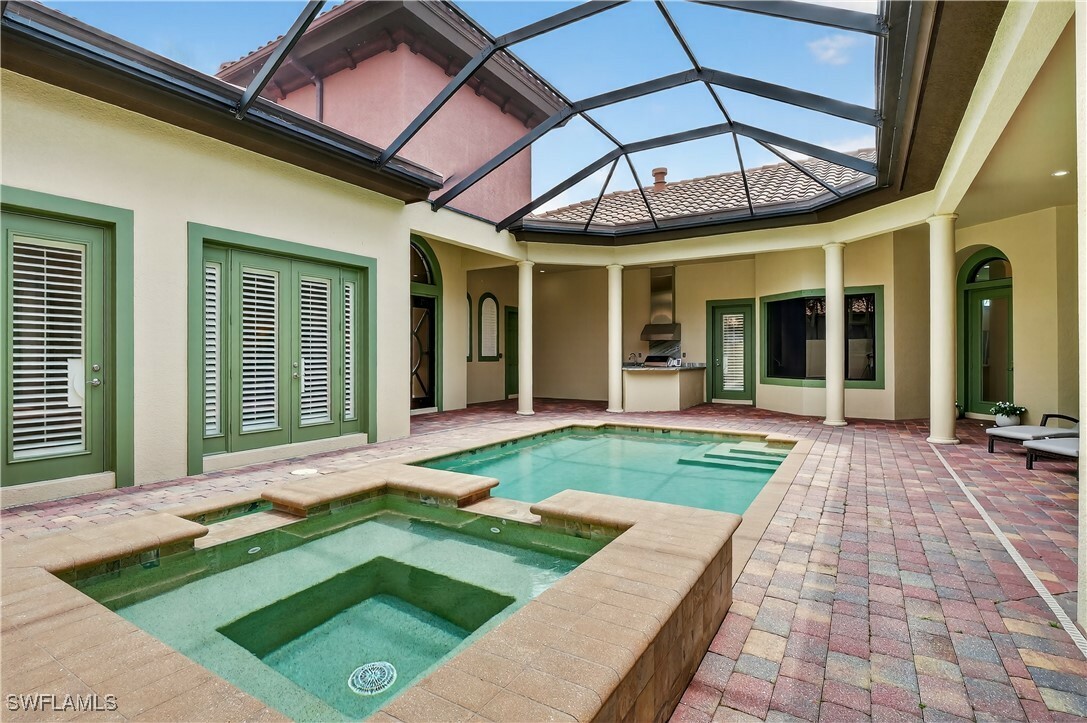 Property Photo: 6528 Costa Circle FL 34113