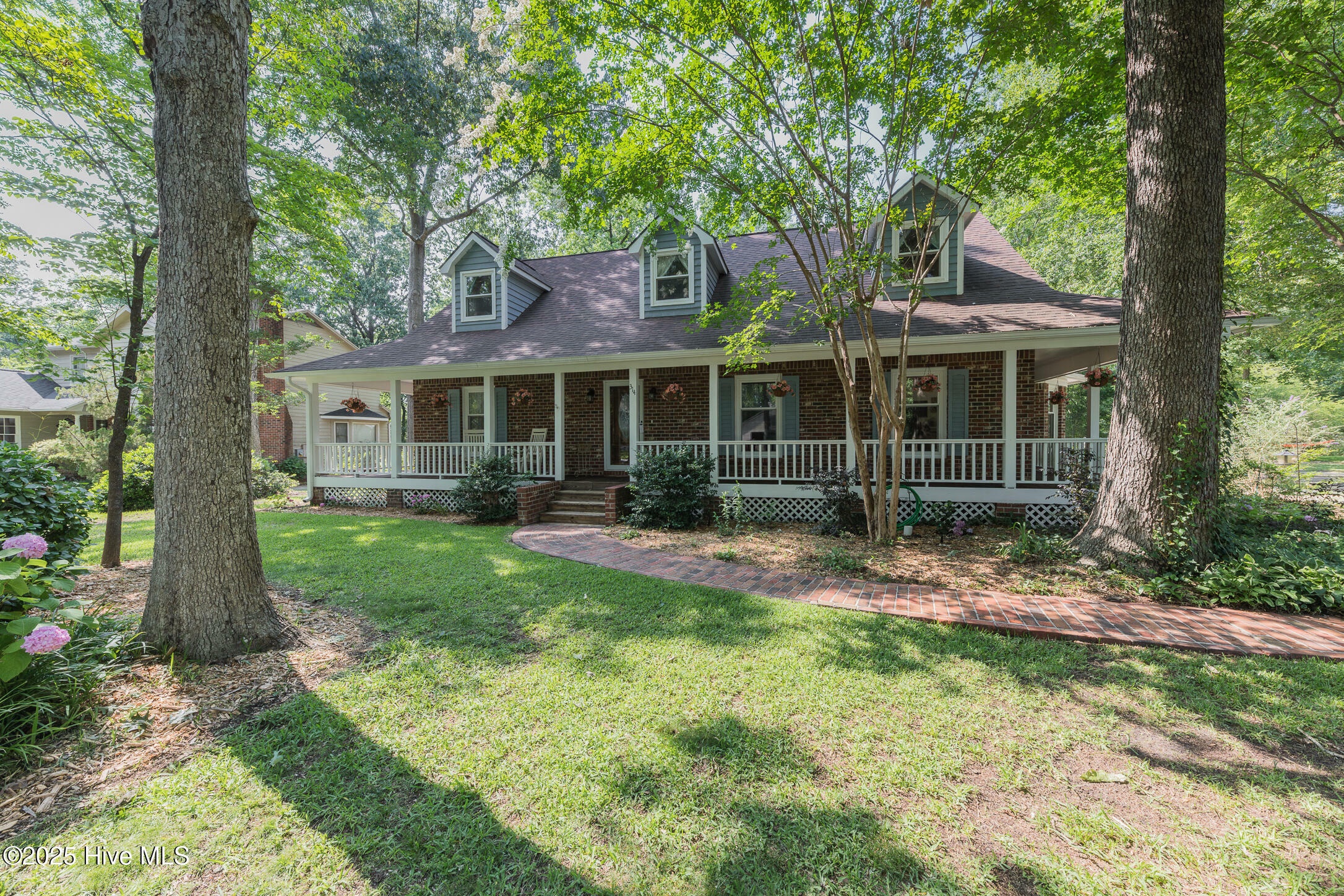 Property Photo: 314 Daisy Court NC 28540