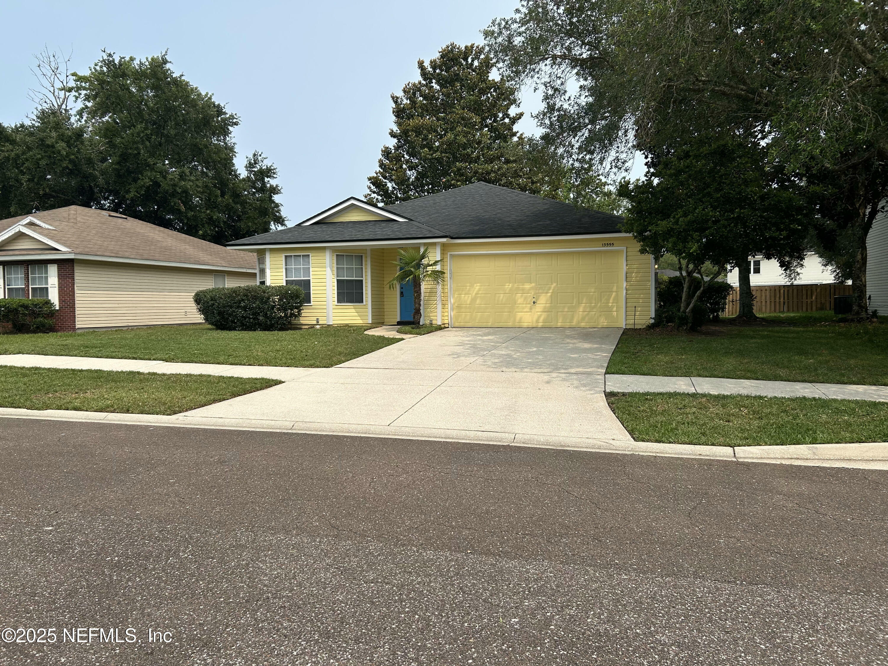 Property Photo:  13555 Ashford Wood Court W  FL 32218 