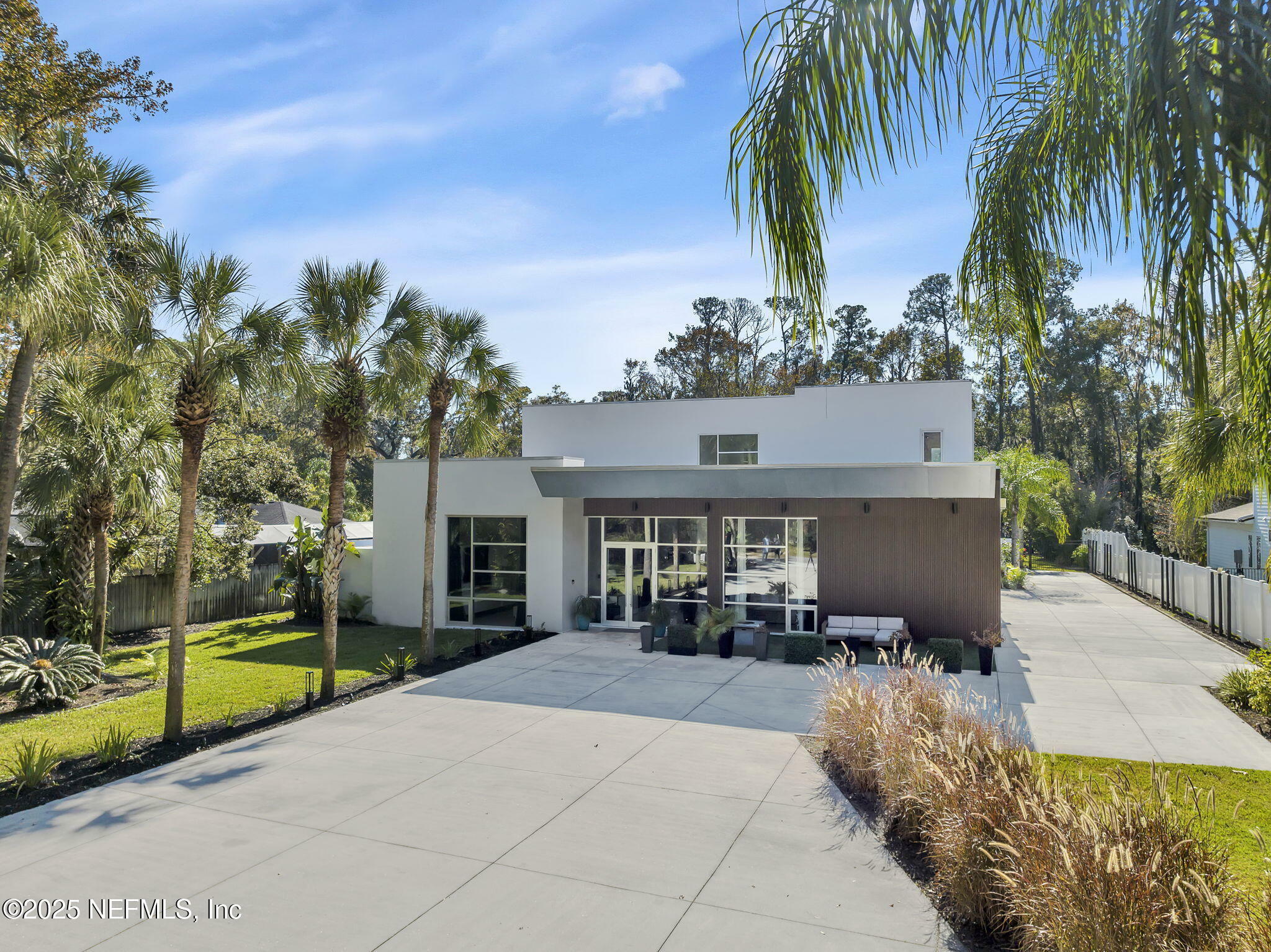 Property Photo: 2926 Scott Mill Lane FL 32223