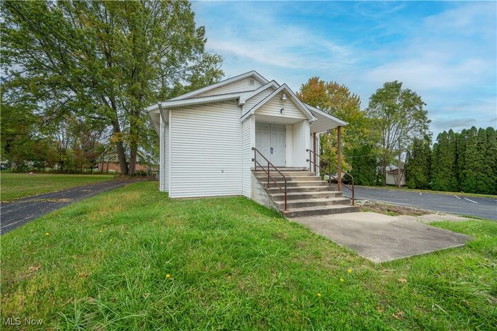 Property Photo:  1187 Deforest Road SE  OH 44484