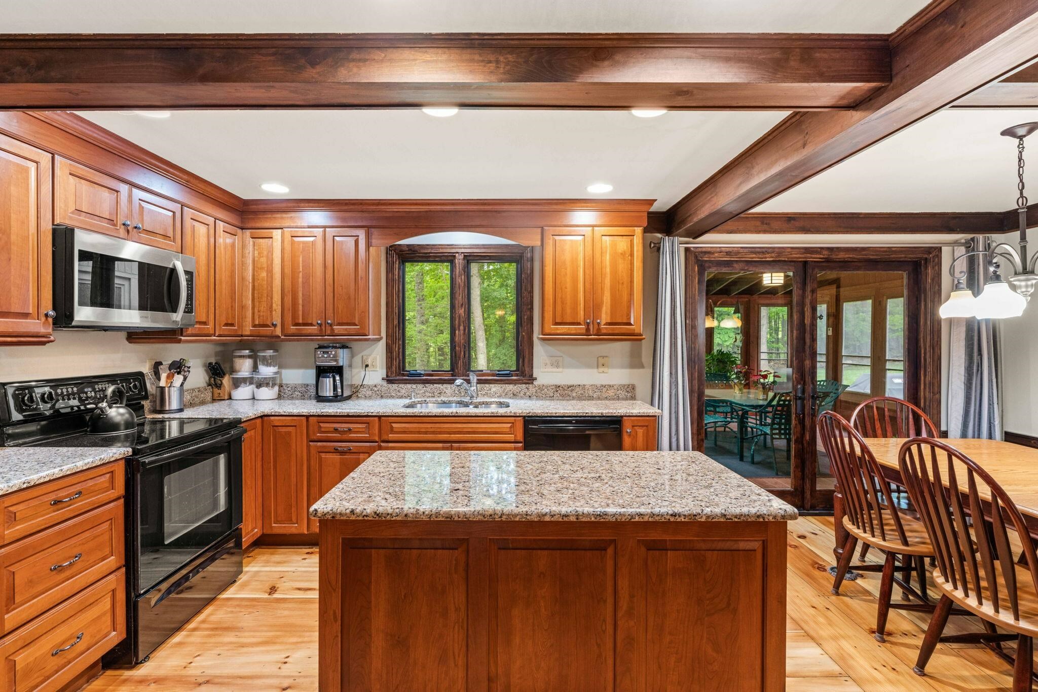 Property Photo: 9 Candlewood Drive NH 03031