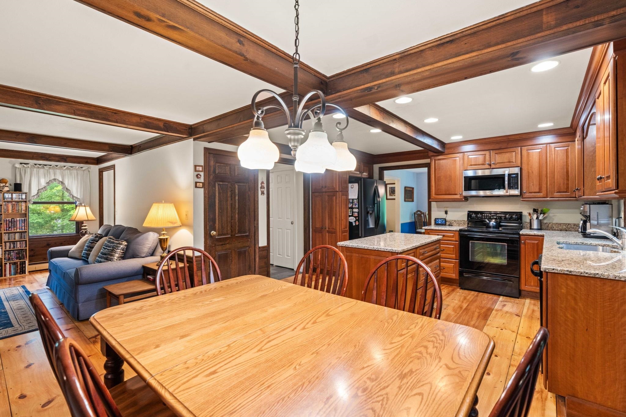 Property Photo:  9 Candlewood Drive  NH 03031 