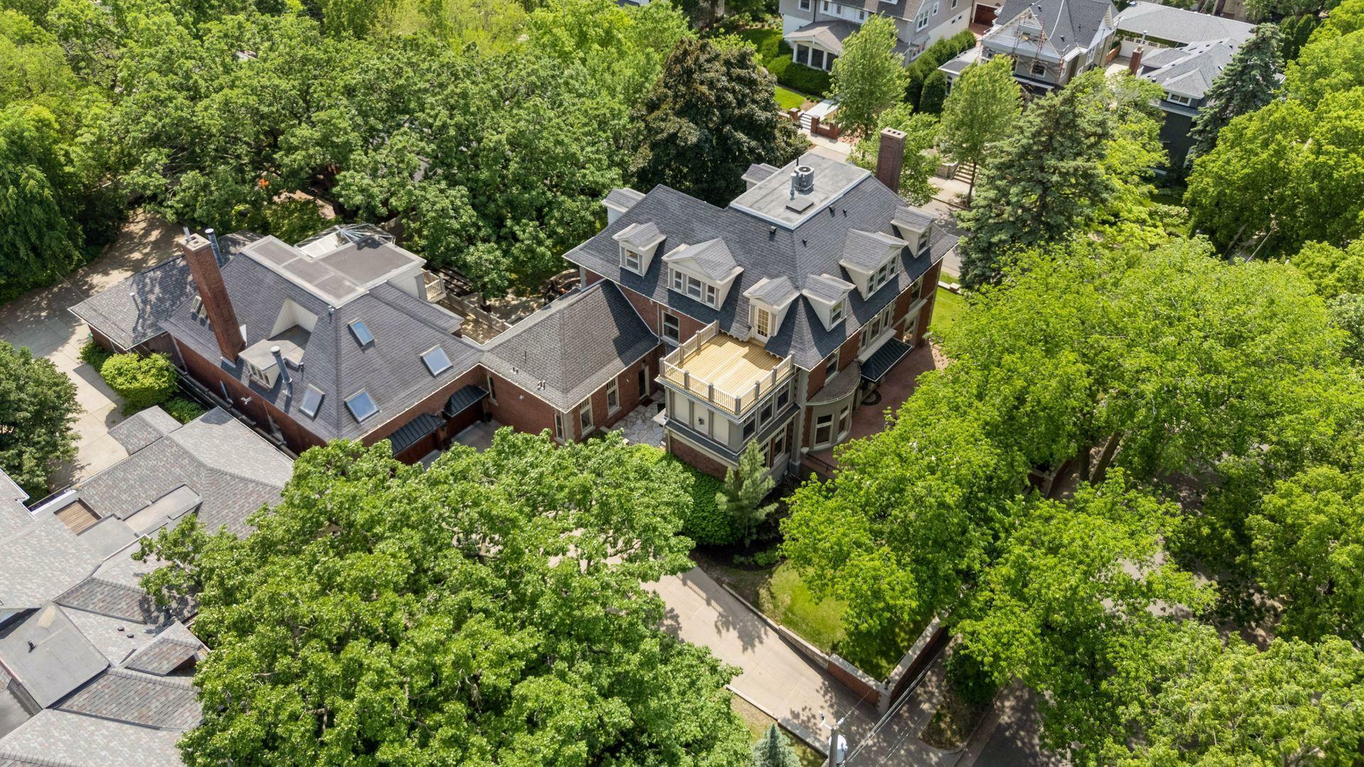 Property Photo: 1721 Mount Curve Avenue MN 55403