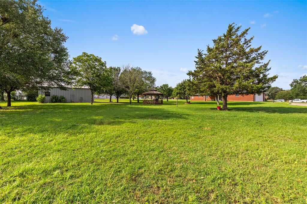 Property Photo:  1419 Hinchliffe Road  TX 76667