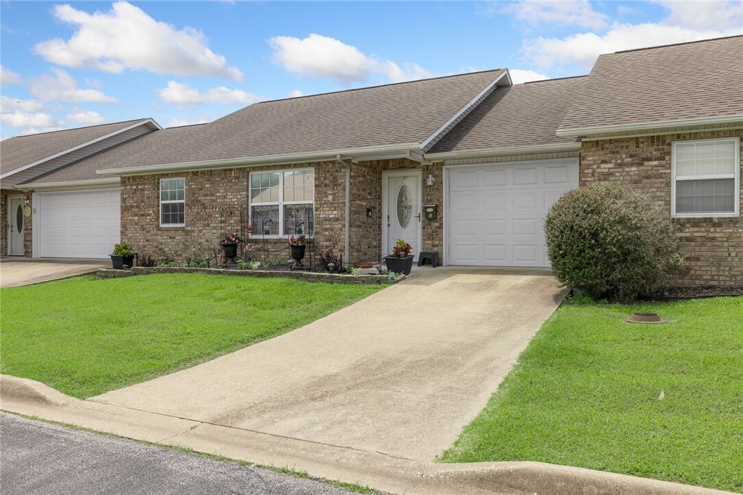 Property Photo: 1724 E 43 Highway 8 AR 72601