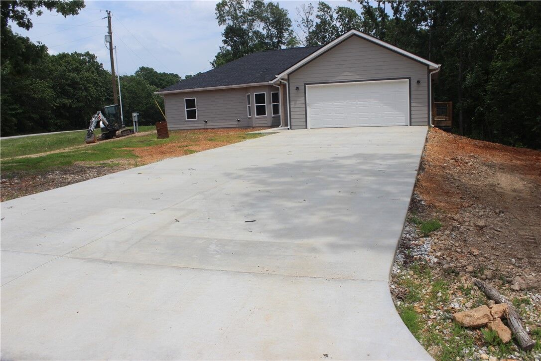 Property Photo:  1 Seven Oaks Lane  AR 72714 