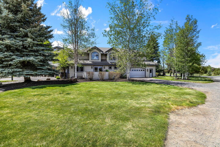 Property Photo: 67480 Cloverdale Road OR 97703