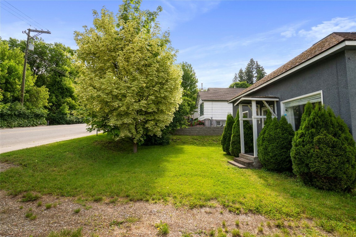 Property Photo: 630 Okanagan SE Avenue BC V1E 1G7