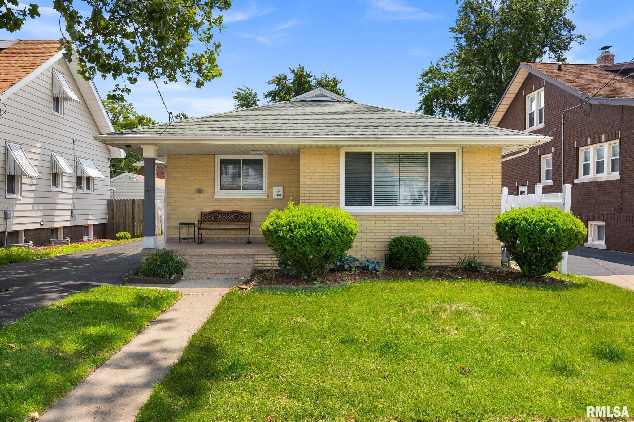 Property Photo: 2206 W Rohmann Avenue IL 61604