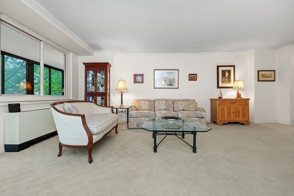 Property Photo: 2 Hawthorne Place 2E &Amp 2F MA 02114