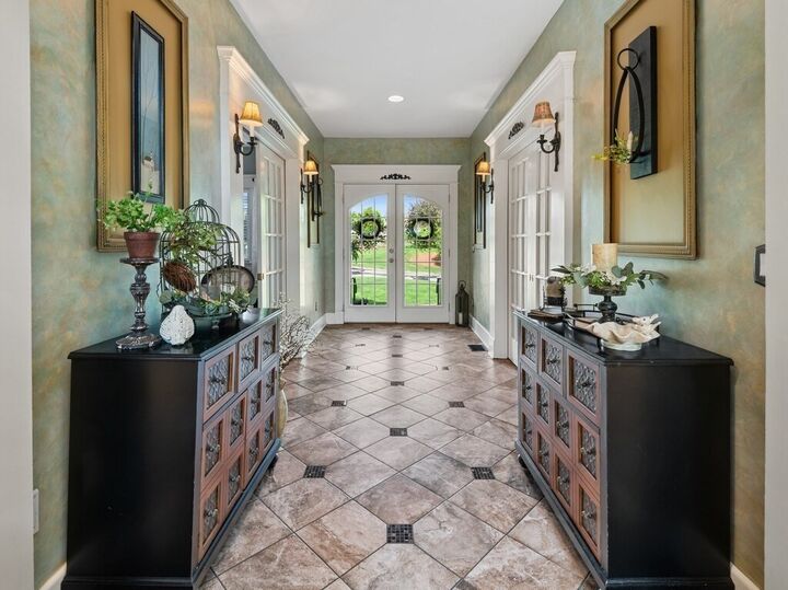 Property Photo:  101 Colonial Dr 101  MA 01566 