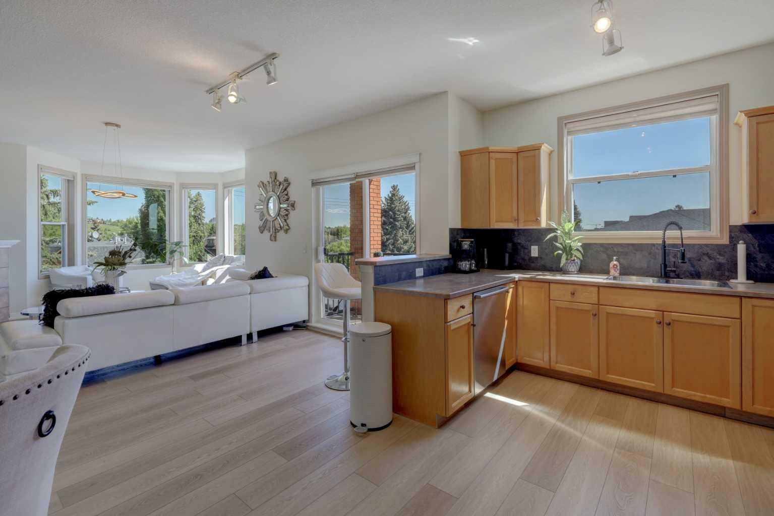 Property Photo: 2134 Kensington Road NW 302 AB T2N 3R7