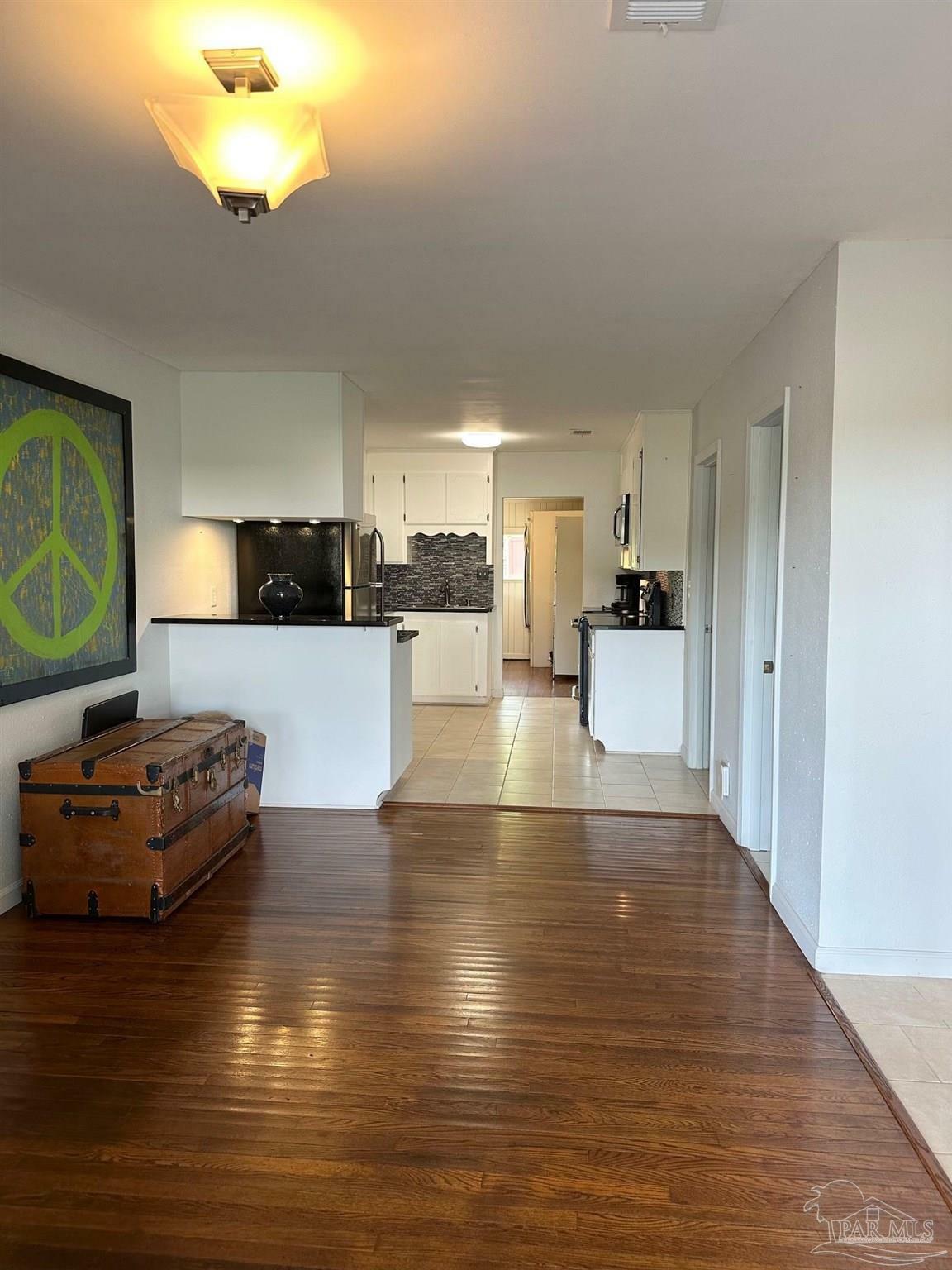 Property Photo: 6414 Hamilton Bridge Rd FL 32570